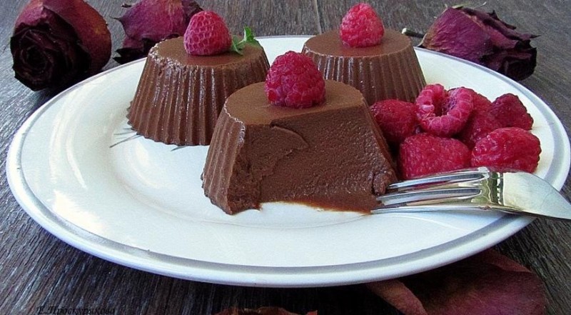 ​Шоколадно малиновый десерт