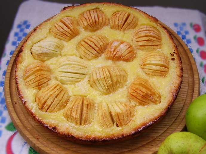 ​Яблочный пирог с ванильным сахаром