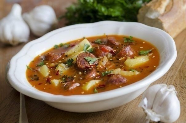​Острый суп с колбасками
