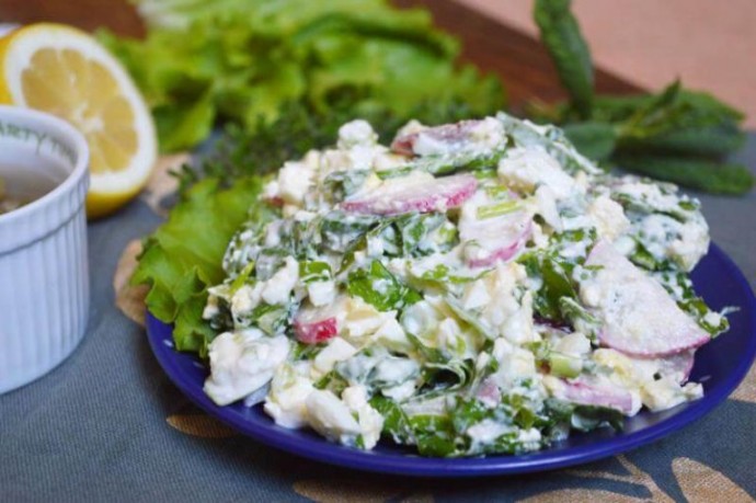 ​Творожный салат с редисом и огурцом