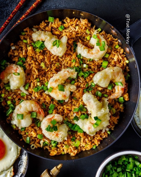 Жареный рис с креветками Жареный рис с креветками