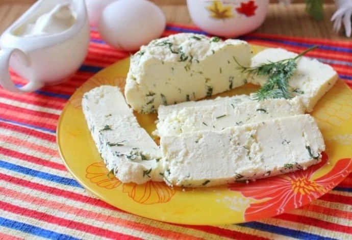 ​Домашний сыр с зеленью