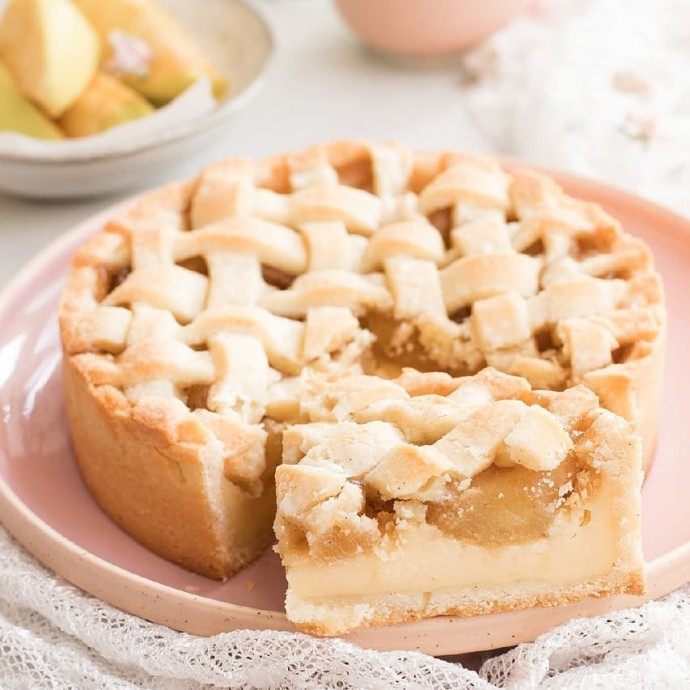 ​Песочный пирог с заварным кремом и карамелизированными яблоками