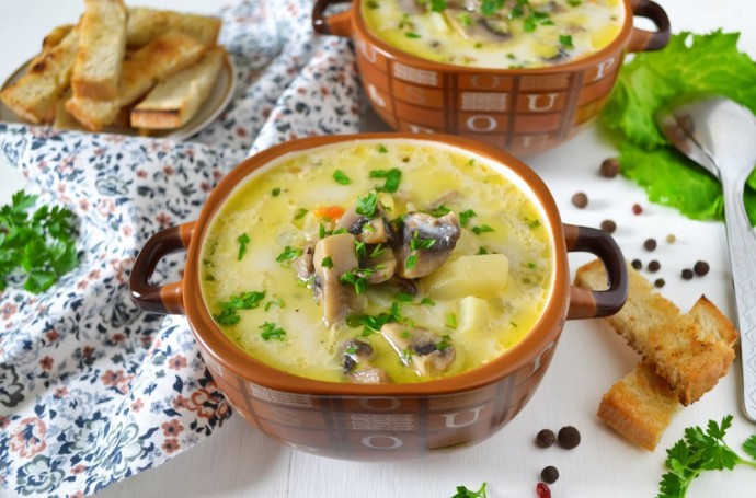 ​Суп с плавленным сыром и шампиньонами