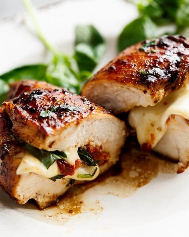 Курица, фаршированная капрезе Курица, фаршированная капрезе