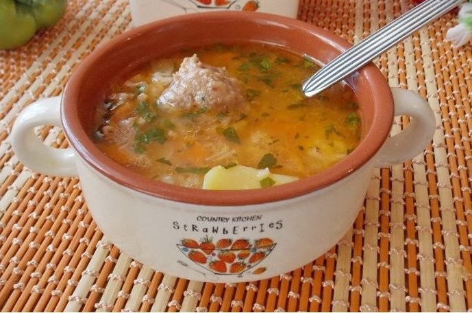 ​Суп с тушенкой и рисом
