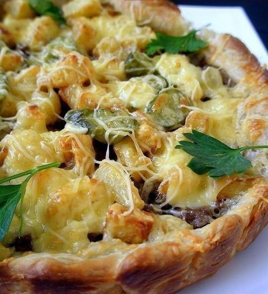 Слоёный пирог с картошкой,фаршем,сыром Слоёный пирог с картошкой,фаршем,сыром