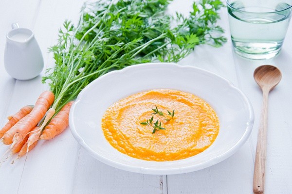 Морковный суп-пюре со специями и красной чечевицей