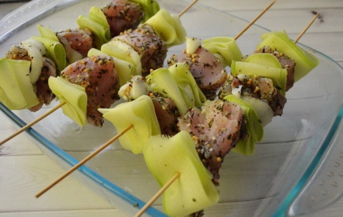 Домашние куриные шашлычки с кабачками Домашние куриные шашлычки с кабачками