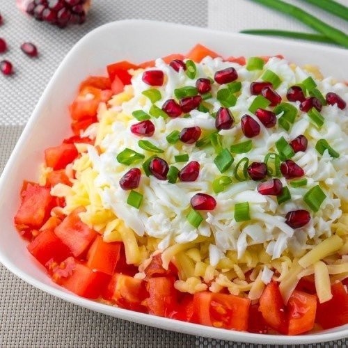 Салат с ветчиной, орехами и овощами Салат с ветчиной, орехами и овощами