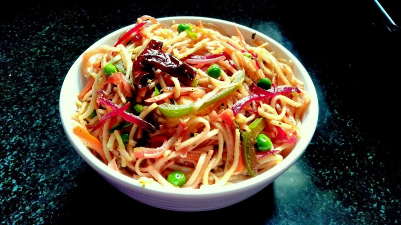 Спагетти с овощами под ореховым соусом