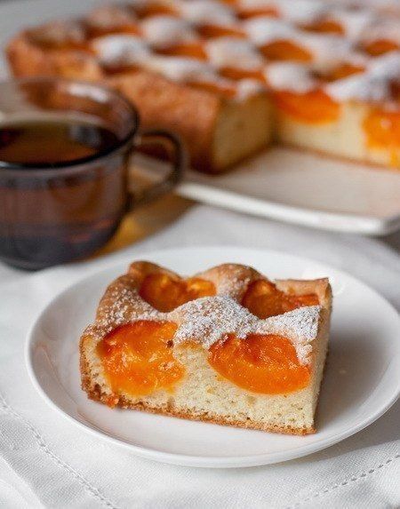 ​Бисквитный абрикосовый пирог