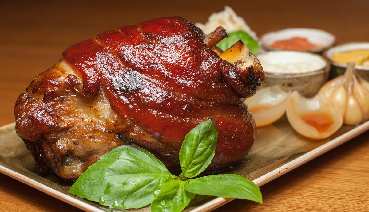 Свиная рулька в пиве