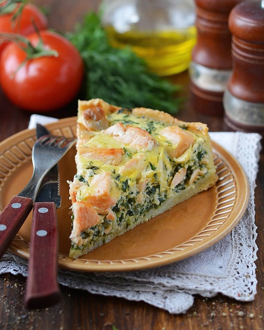 Киш со шпинатом и лососем