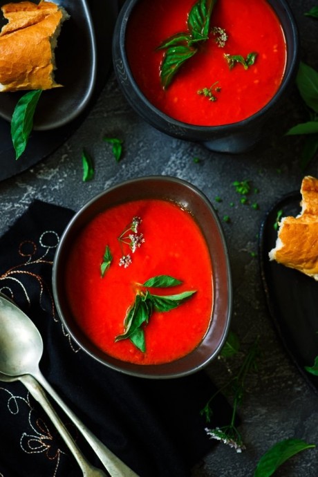 ​Суп из печёного перца и томатов