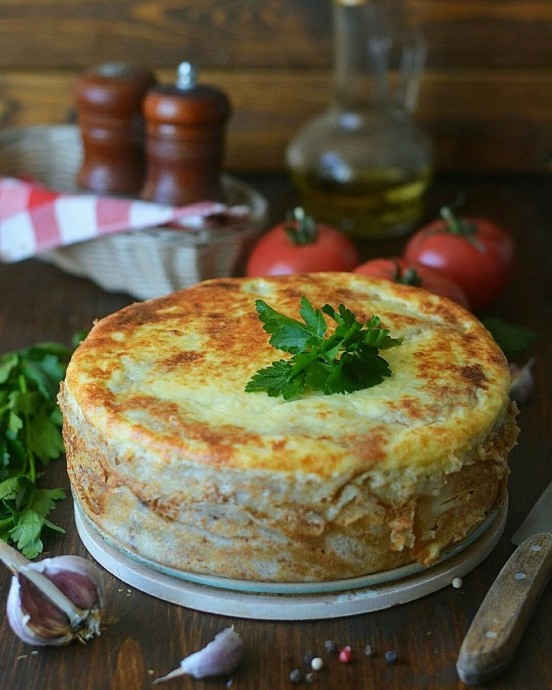 ​Блинный пирог с мясом и рисом