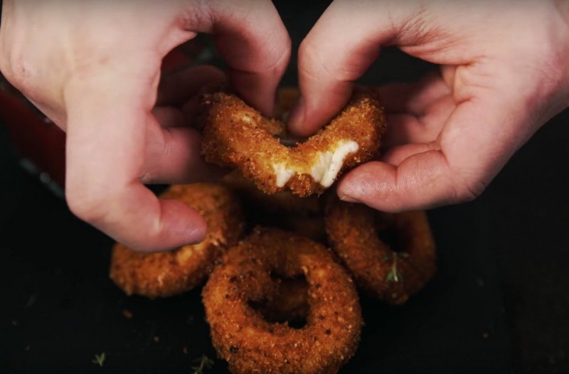 Луковые кольца с сыром Луковые кольца с сыром