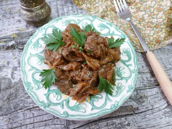 Куриная печень с томатным соусом Куриная печень с томатным соусом