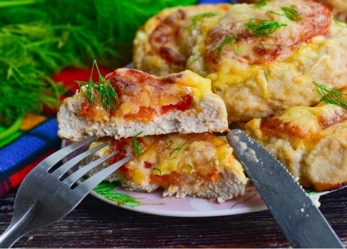 Мясные гнезда с помидорами и сыром Мясные гнезда с помидорами и сыром