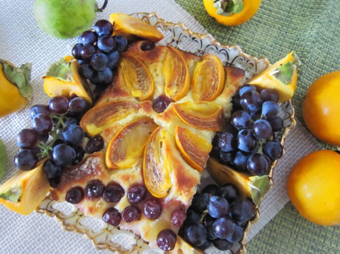 Нарядный дрожжевой пирог с фруктами