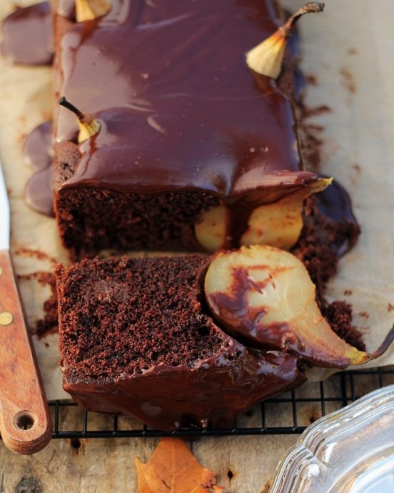 ​Шоколадный пирог с грушами