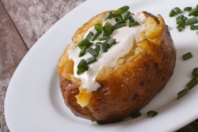 Печеный картофель с польским соусом Печеный картофель с польским соусом