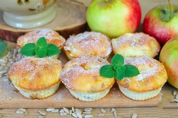 ​Творожные кексы с яблоками и семечками