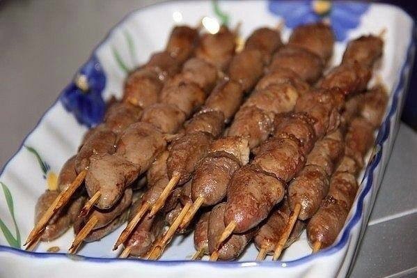 Шашлычки из куpиных cердeчек в дyxoвке Шашлычки из куpиных cердeчек в дyxoвке