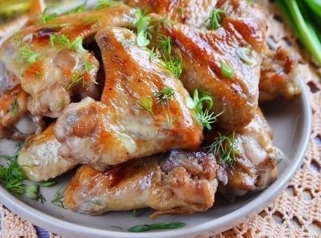 Куриные крылышки в медово-чесночном маринаде Куриные крылышки в медово-чесночном маринаде
