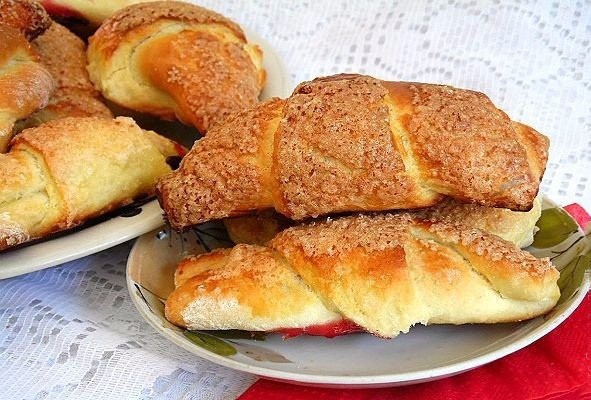 ​Рогалики с клубникой