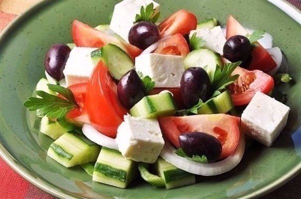 ​Салат овощной с маслинами и фетой