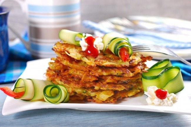 Драники из кабачка, яблока и картофеля Драники из кабачка, яблока и картофеля