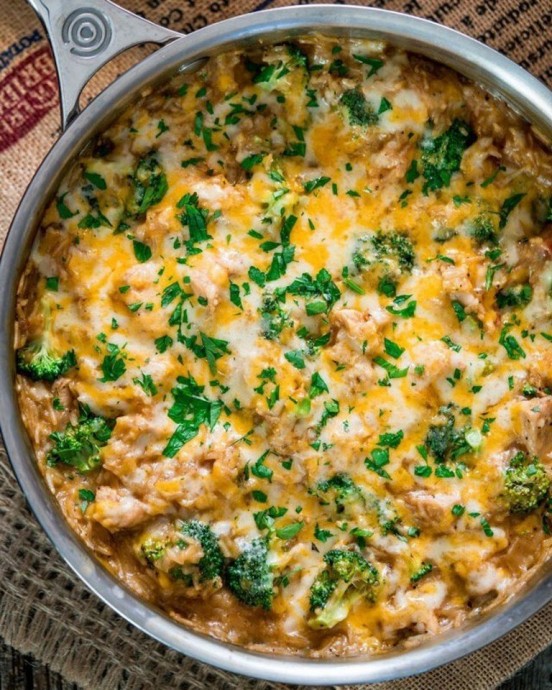 Курочка, запеченная с рисом и брокколи Курочка, запеченная с рисом и брокколи