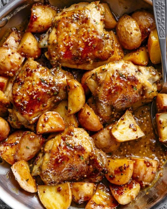 ​Курица, запечённая с картофелем в медово-горчичном соусе