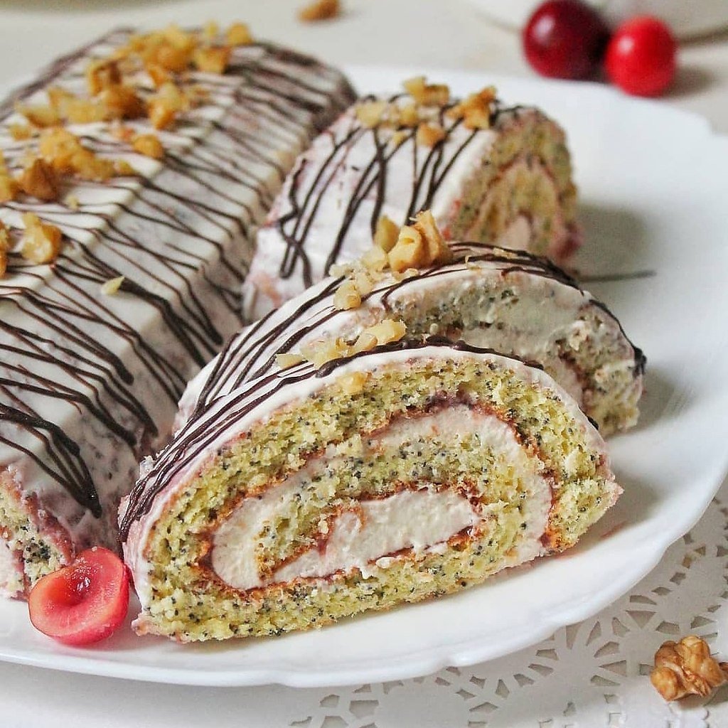 Творожно-маковый рулет