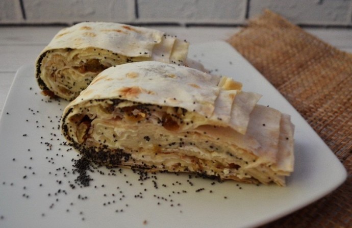 Слойки из лаваша с маком и орехами Слойки из лаваша с маком и орехами