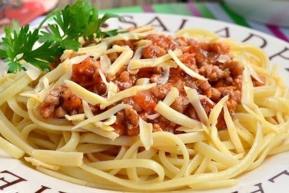 ​Спагетти с фаршем и томатной пастой