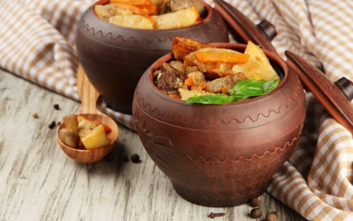 Горшочки с картофелем, свининой и вешенками Горшочки с картофелем, свининой и вешенками