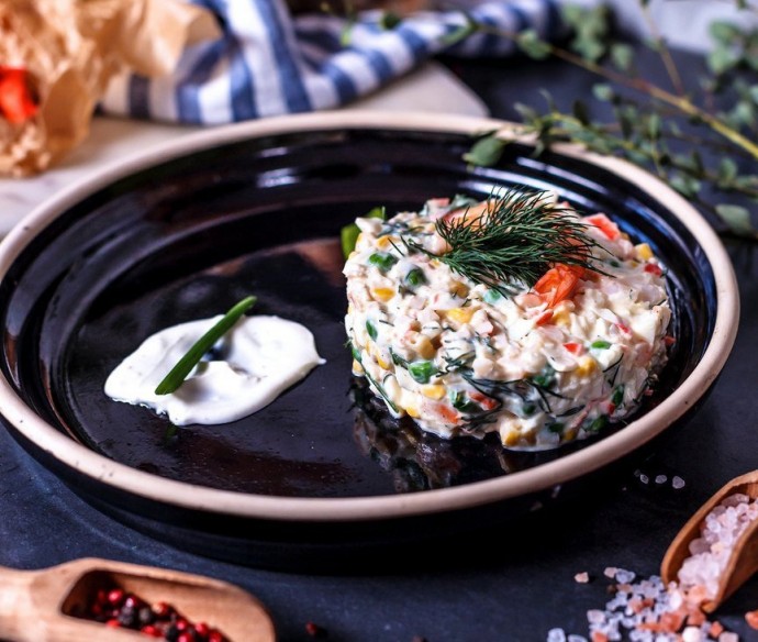 Салат с крабовым мясом и креветками Салат с крабовым мясом и креветками