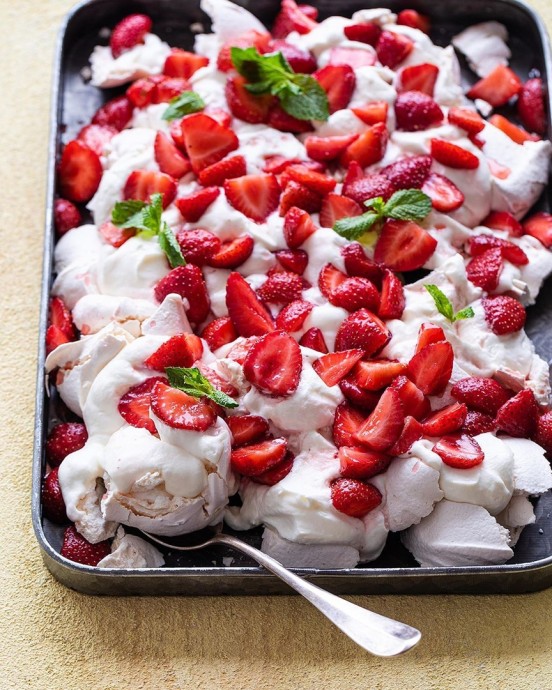 Классический английский десерт «Eton Mess» Классический английский десерт «Eton Mess»