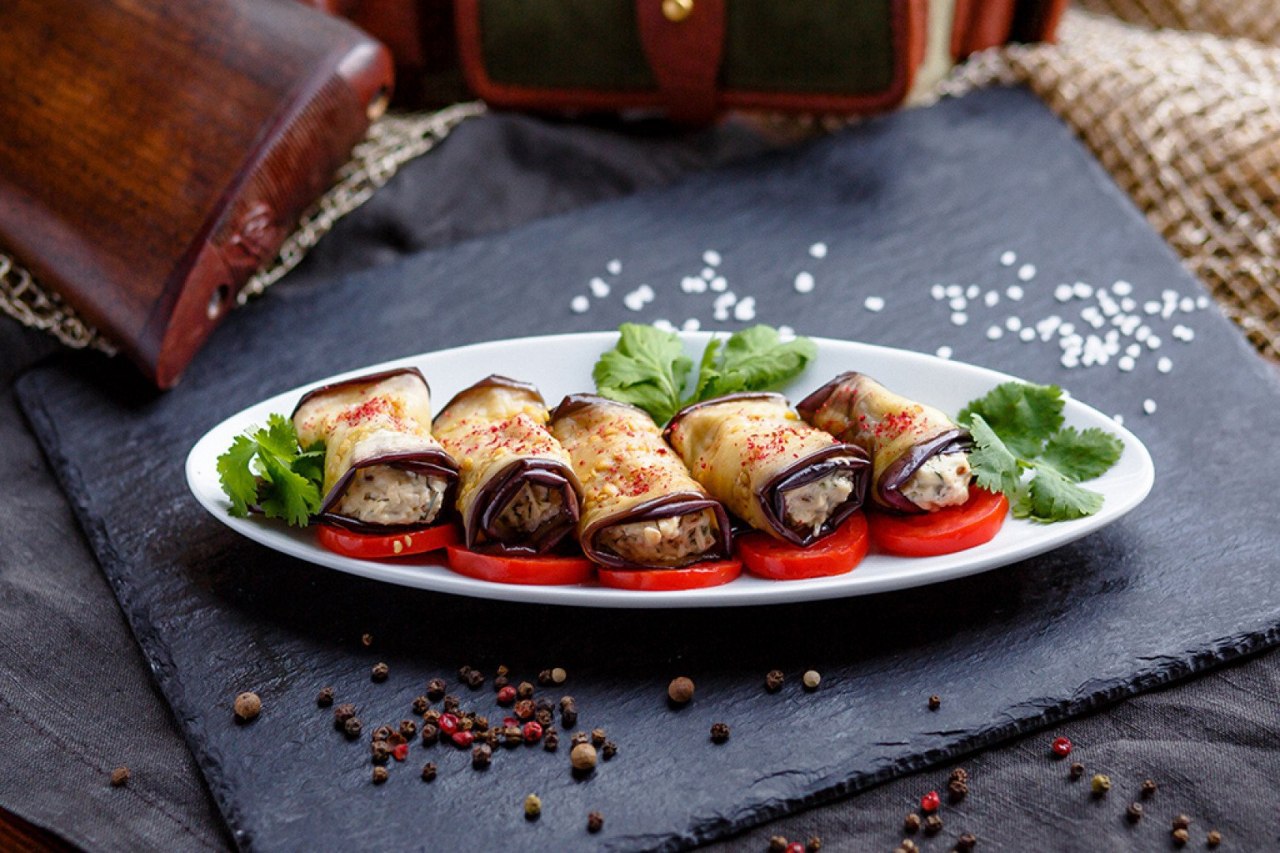 Блинные рулетики с баклажанами