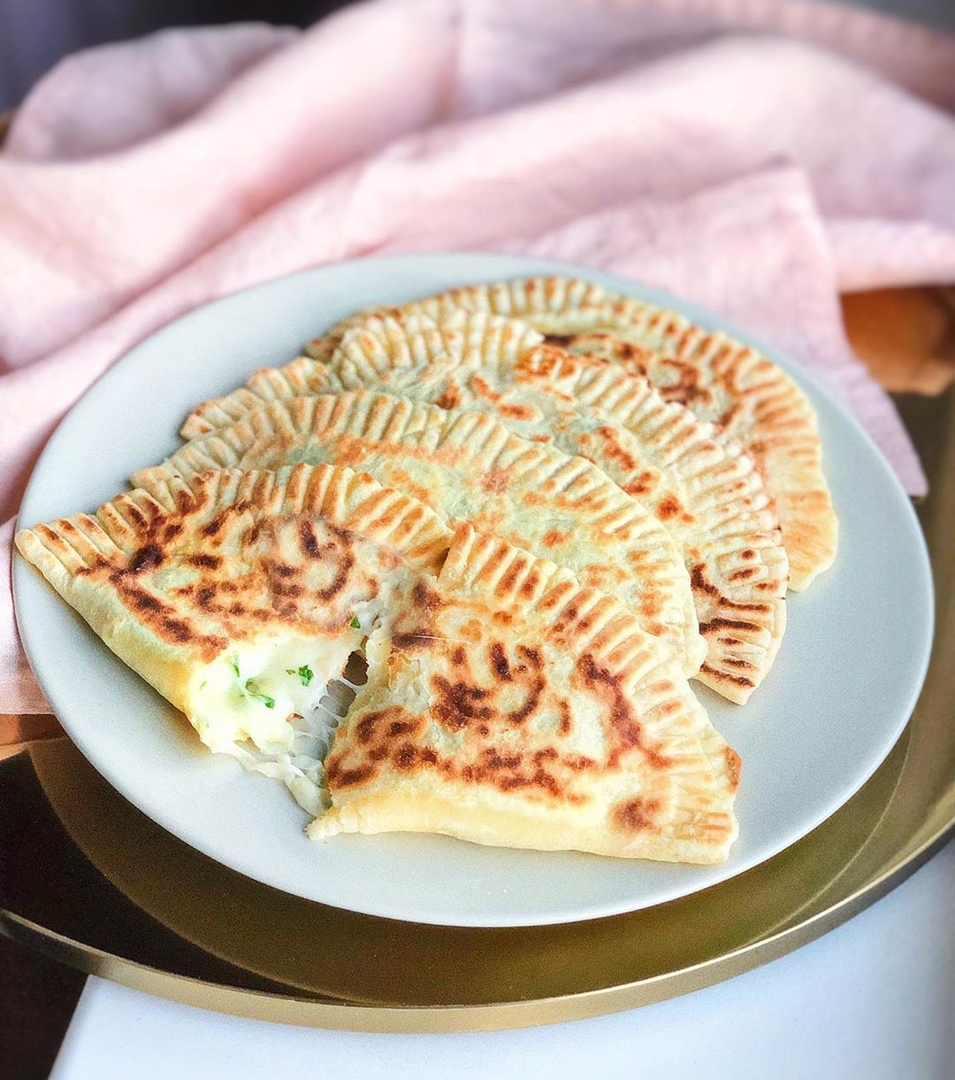 Кутабы с зеленью и сыром
