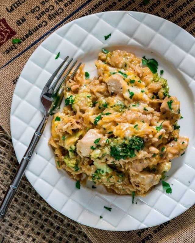 Курица, запеченная с брокколи и рисом Курица, запеченная с брокколи и рисом