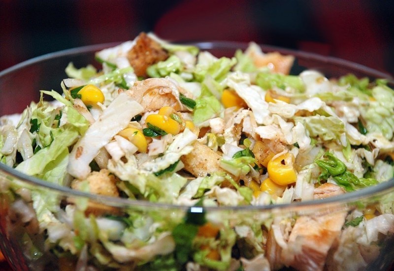 ​Салат с пекинской капустой, курицей и кукурузой