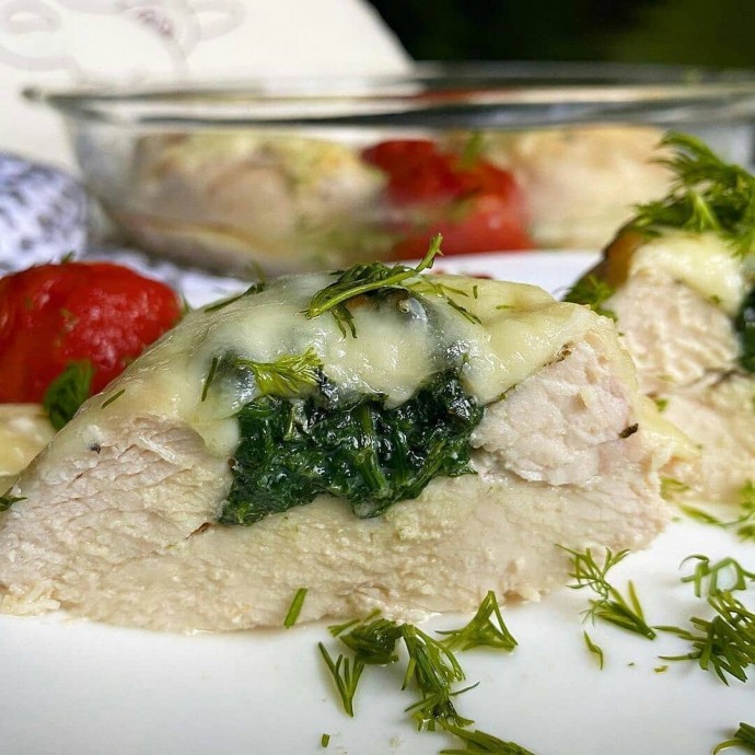 Куриная грудка со шпинатом в сливочном соусе Куриная грудка со шпинатом в сливочном соусе