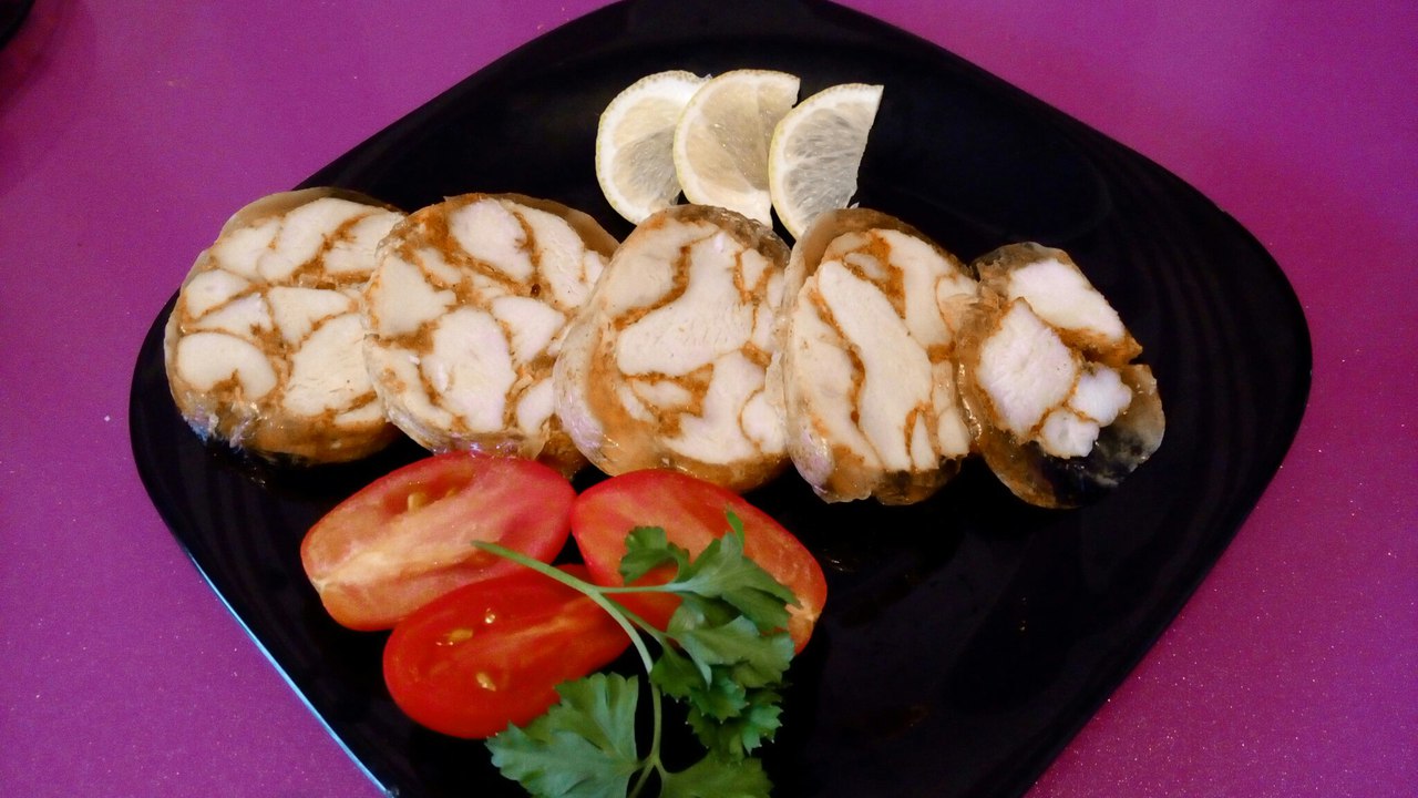 Куриный рулет ермолино. Куриный рулет в мультиварке. Рулет из курицы в домашних условиях. Пустирма. Пўстирма.