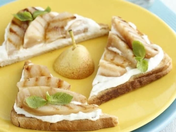 Тосты с грушами и творогом Тосты с грушами и творогом