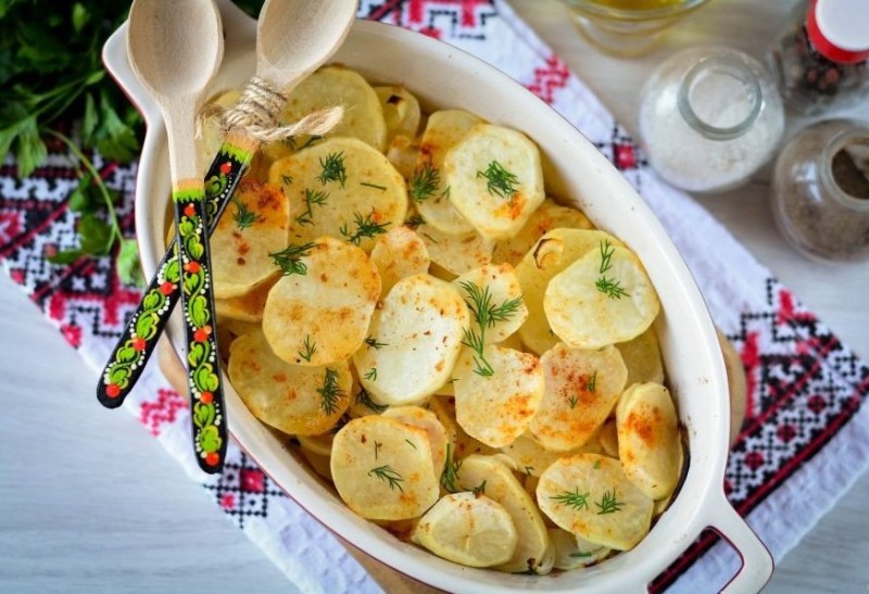 ​Ароматный картофель в духовке