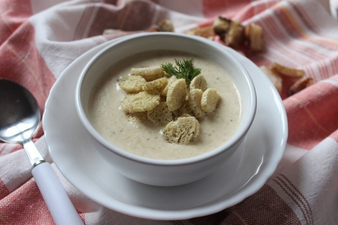 ​Суп с белыми грибами и сухариками