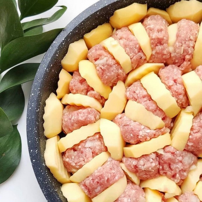 Бомбически вкусная картошка с фаршем Бомбически вкусная картошка с фаршем